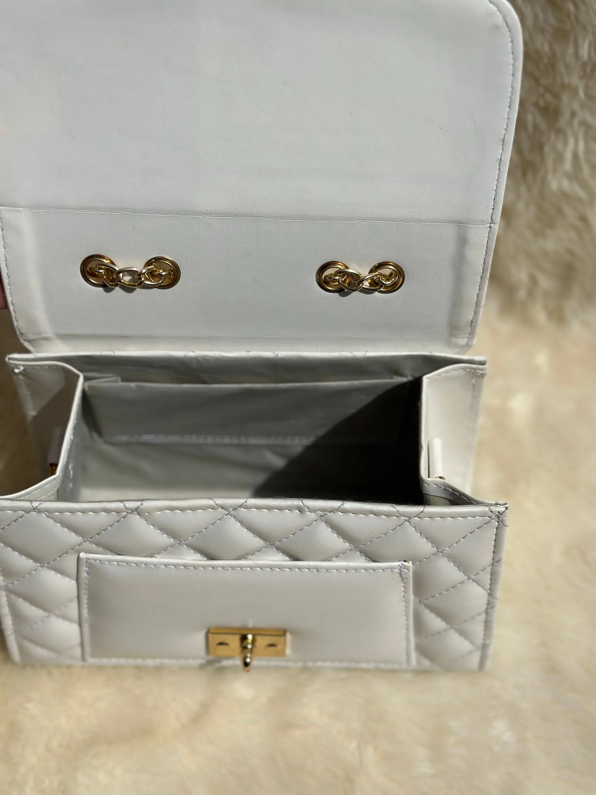 Cross-Body Bag with Golden Chain “Pure White