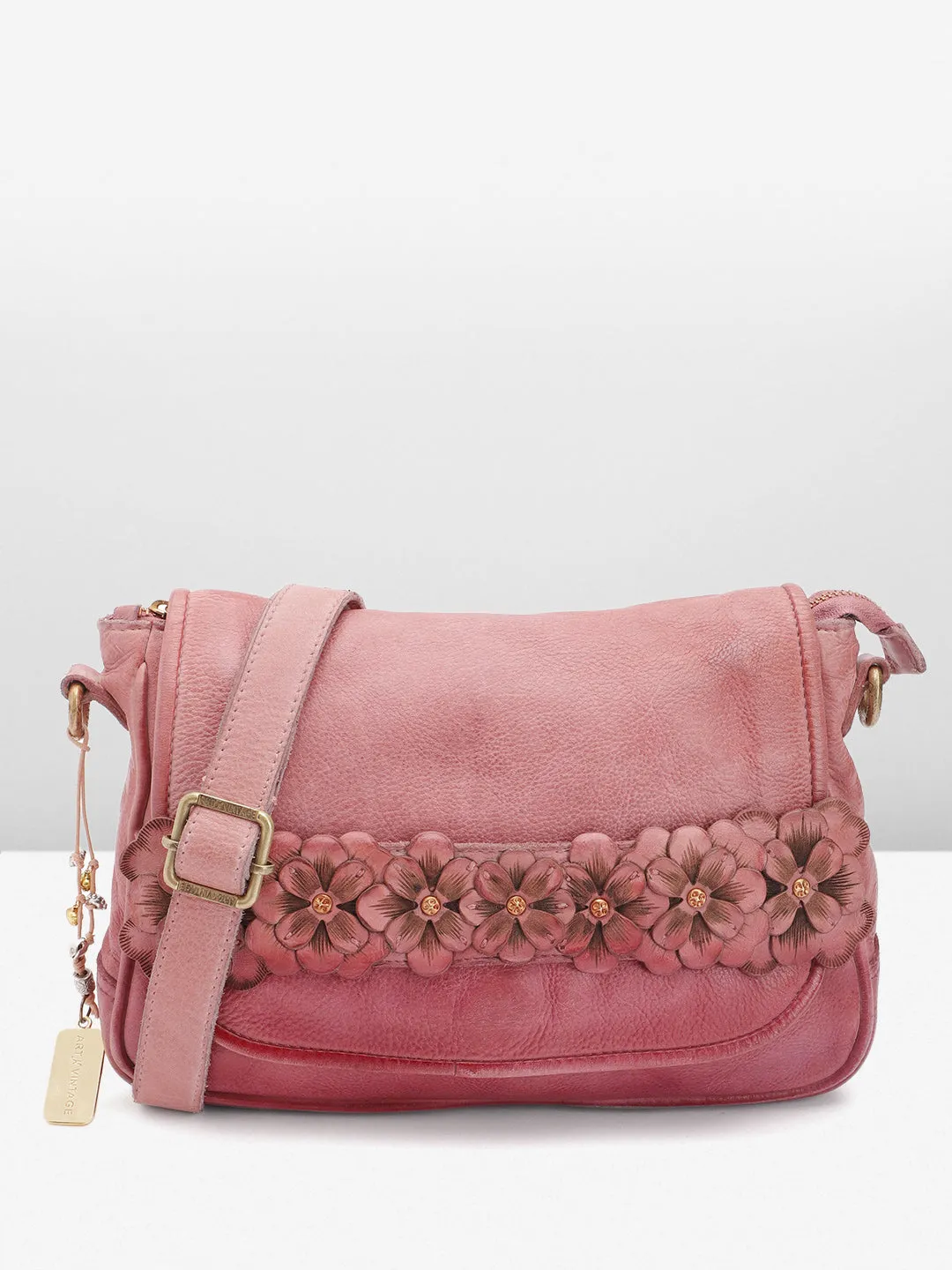 Discover Roseate: Luxurious Leather Crossbody for Effortless Elegance