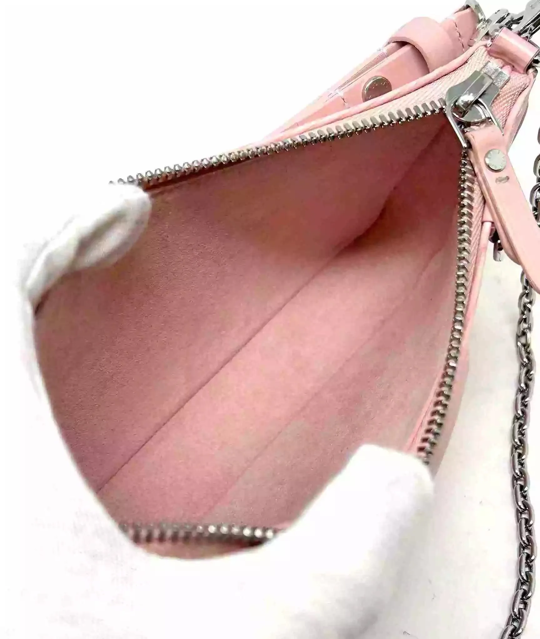 Louis Vuitton Easy Pouch Rose Ballerine Epi Leather Bag